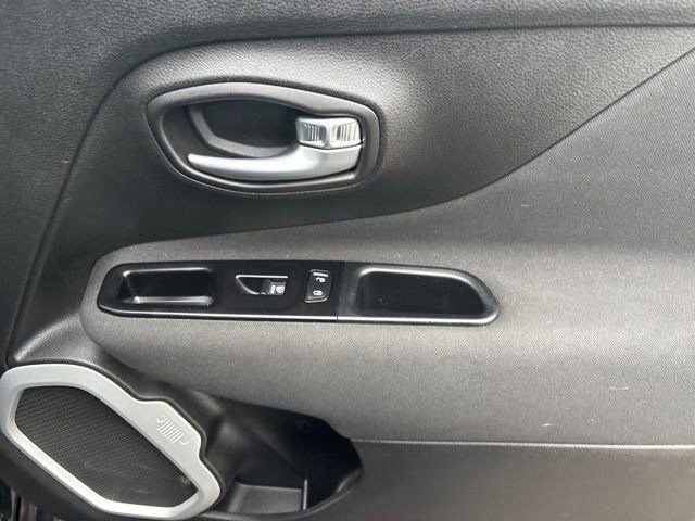 Used 2021 Jeep Renegade Latitude image 39