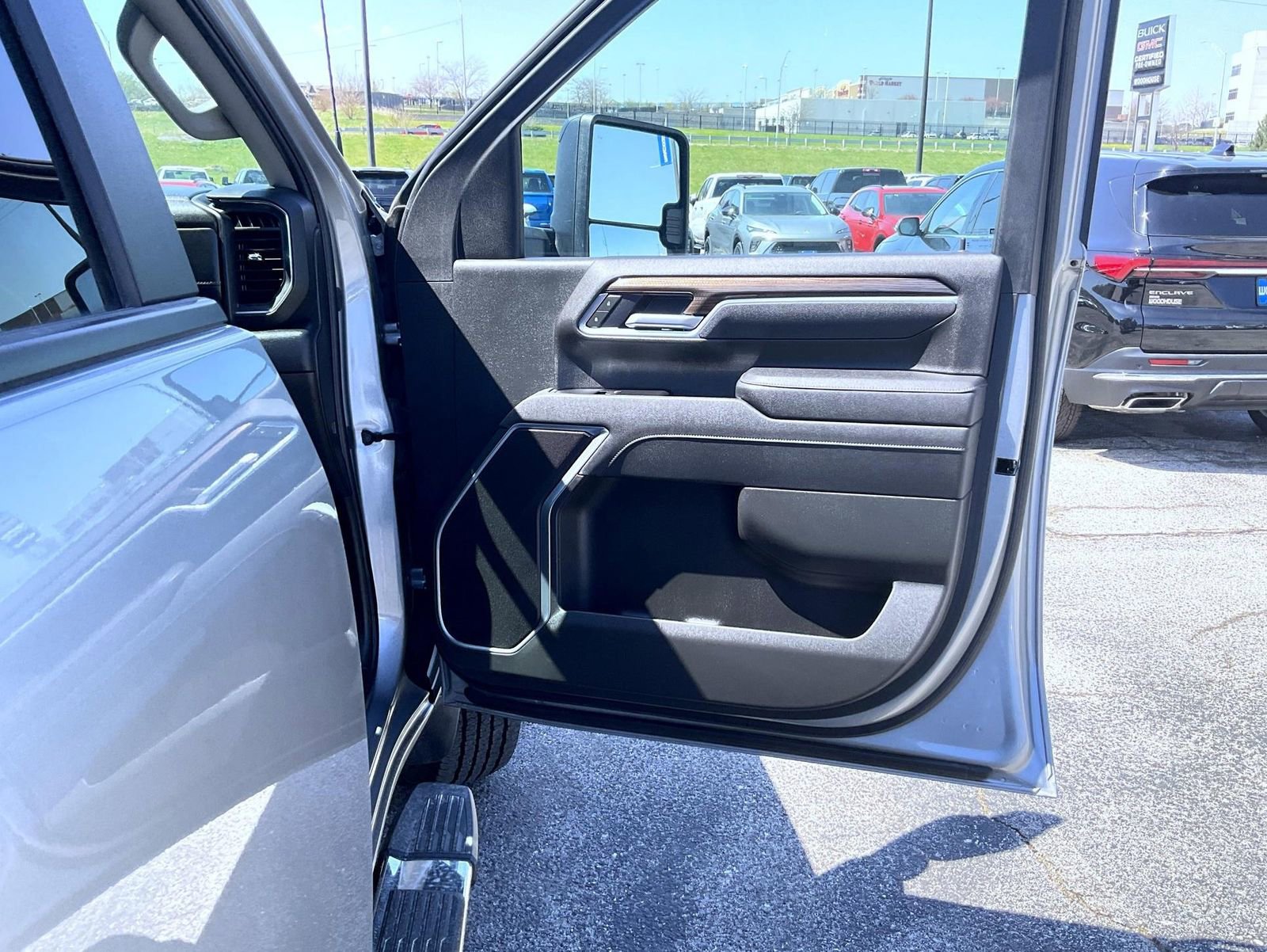 Used 2025 Chevrolet Silverado 2500 LT w/ Convenience Package image 17