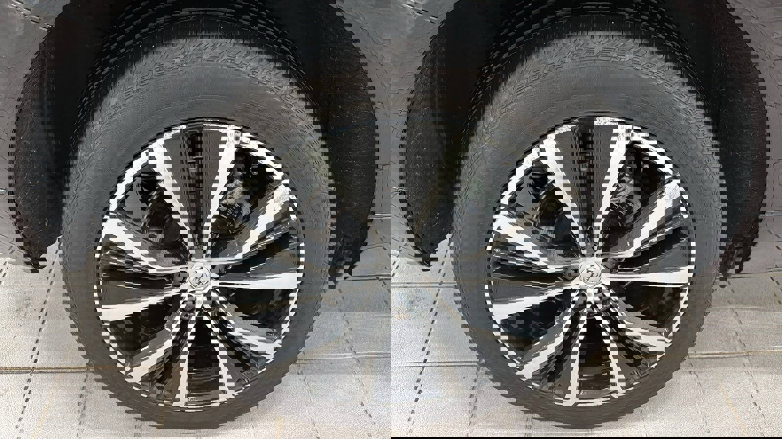 Certified 2023 Volvo XC60 B5 Plus w/ Climate Package image 32