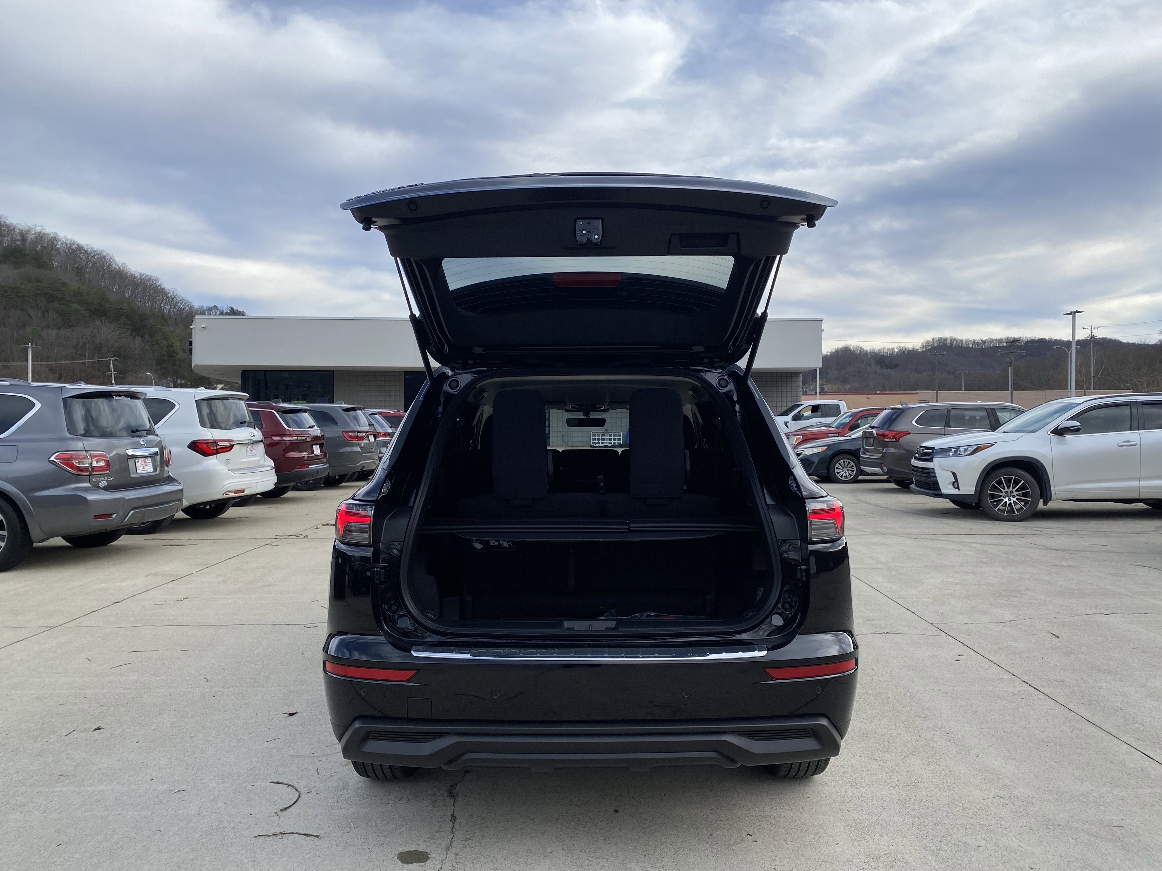 New 2026 Mitsubishi Outlander ES FWD image 21