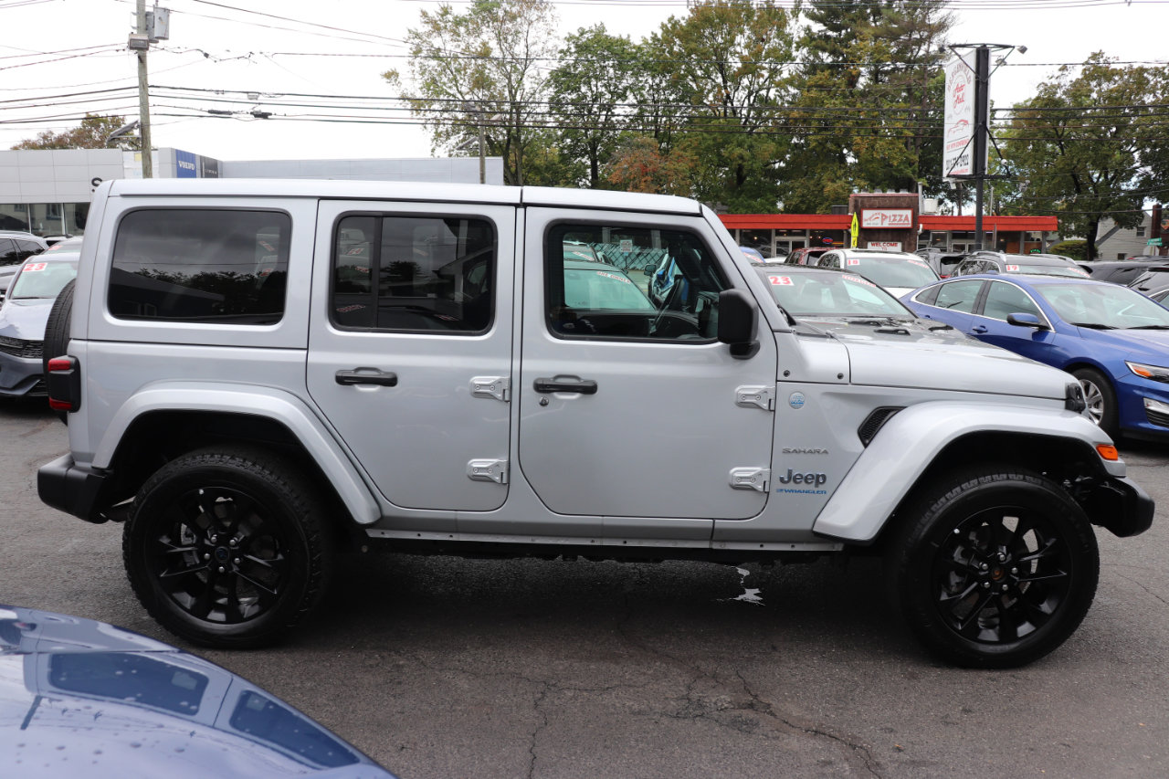 Used 2024 Jeep Wrangler Sahara image 6