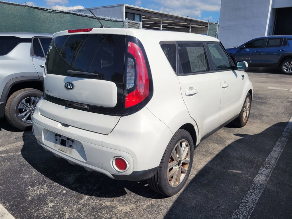 Used 2019 Kia Soul + image 4