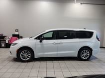 New 2026 Chrysler Pacifica Select FWD image 4