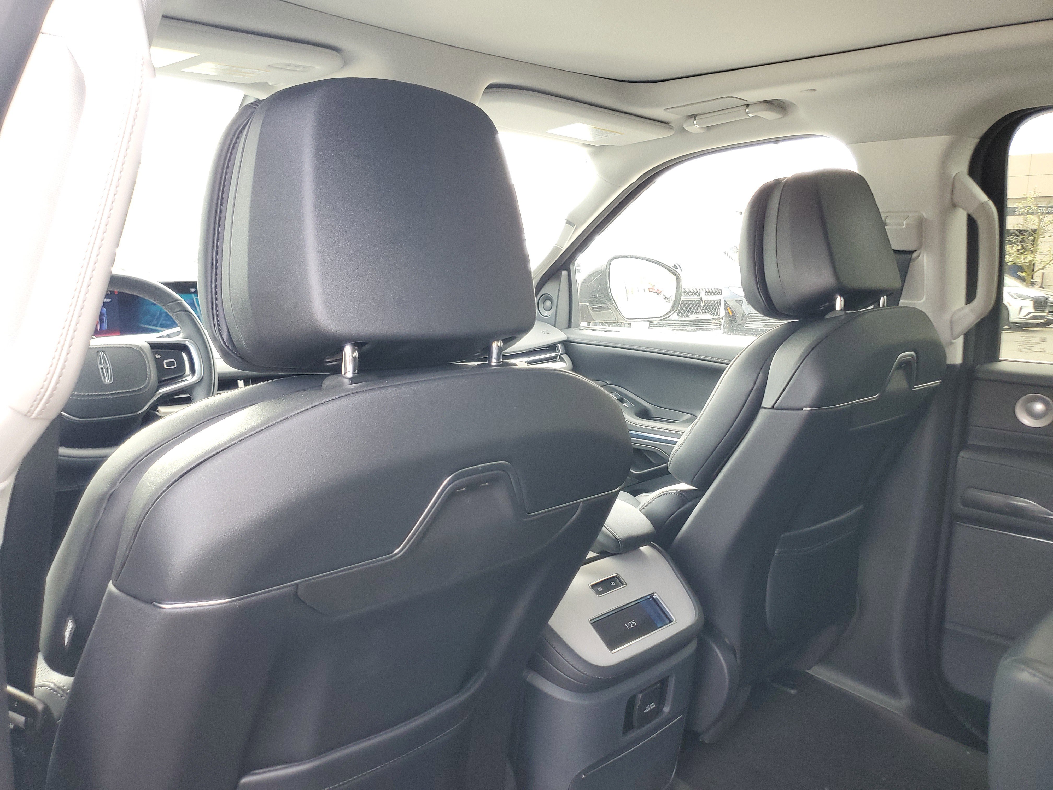 New 2025 Lincoln Navigator L Reserve AWD/4WD image 28