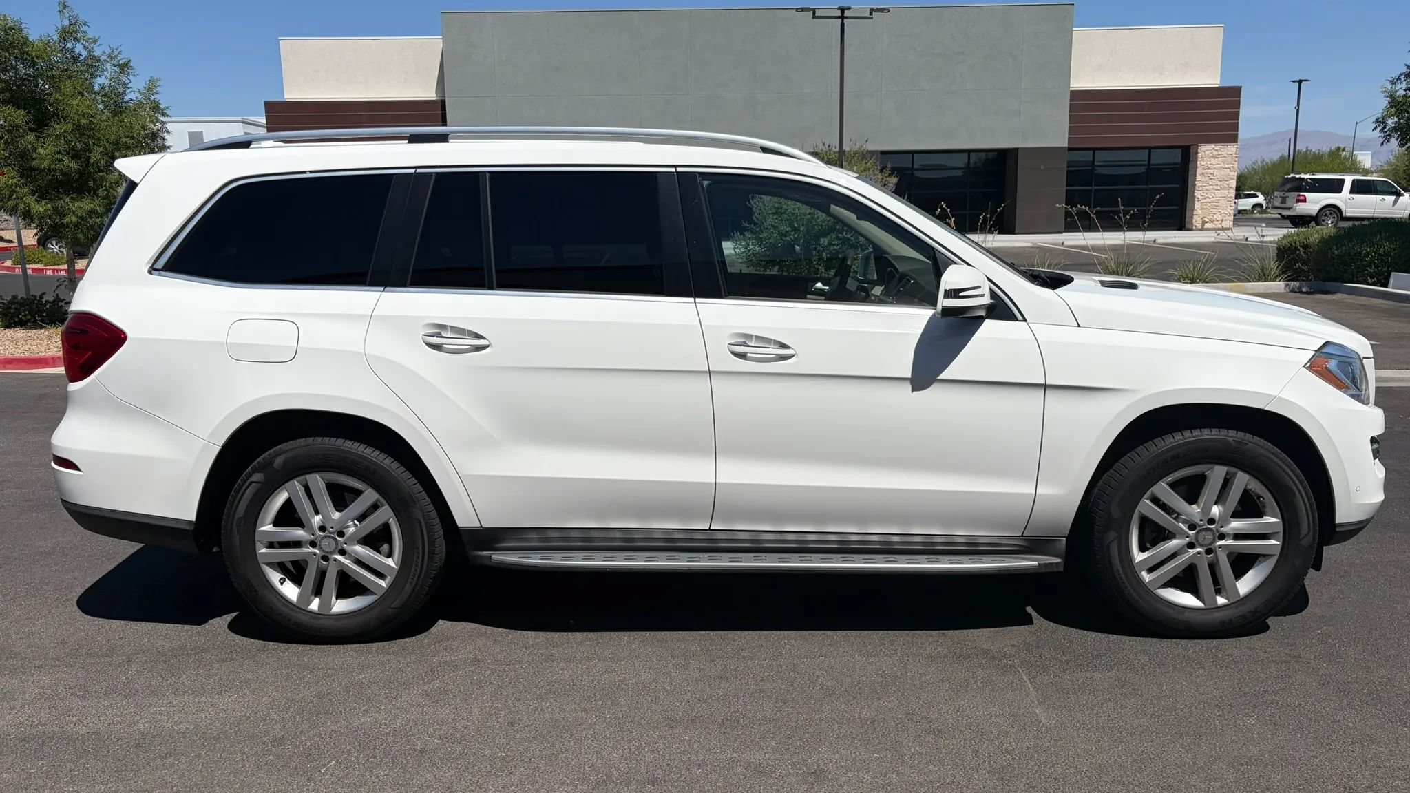 Used 2015 Mercedes-Benz GL 320 BlueTEC 4MATIC w/ Premium I Package image 6