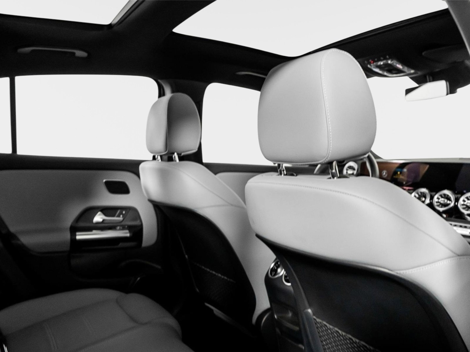 Used 2024 Mercedes-Benz GLA 35 AMG 4MATIC image 47