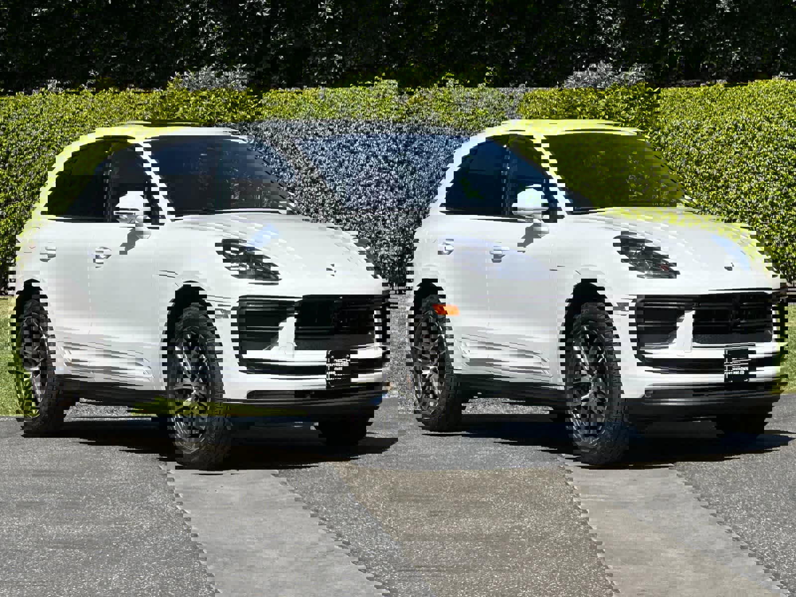 Used 2025 Porsche Macan image 10