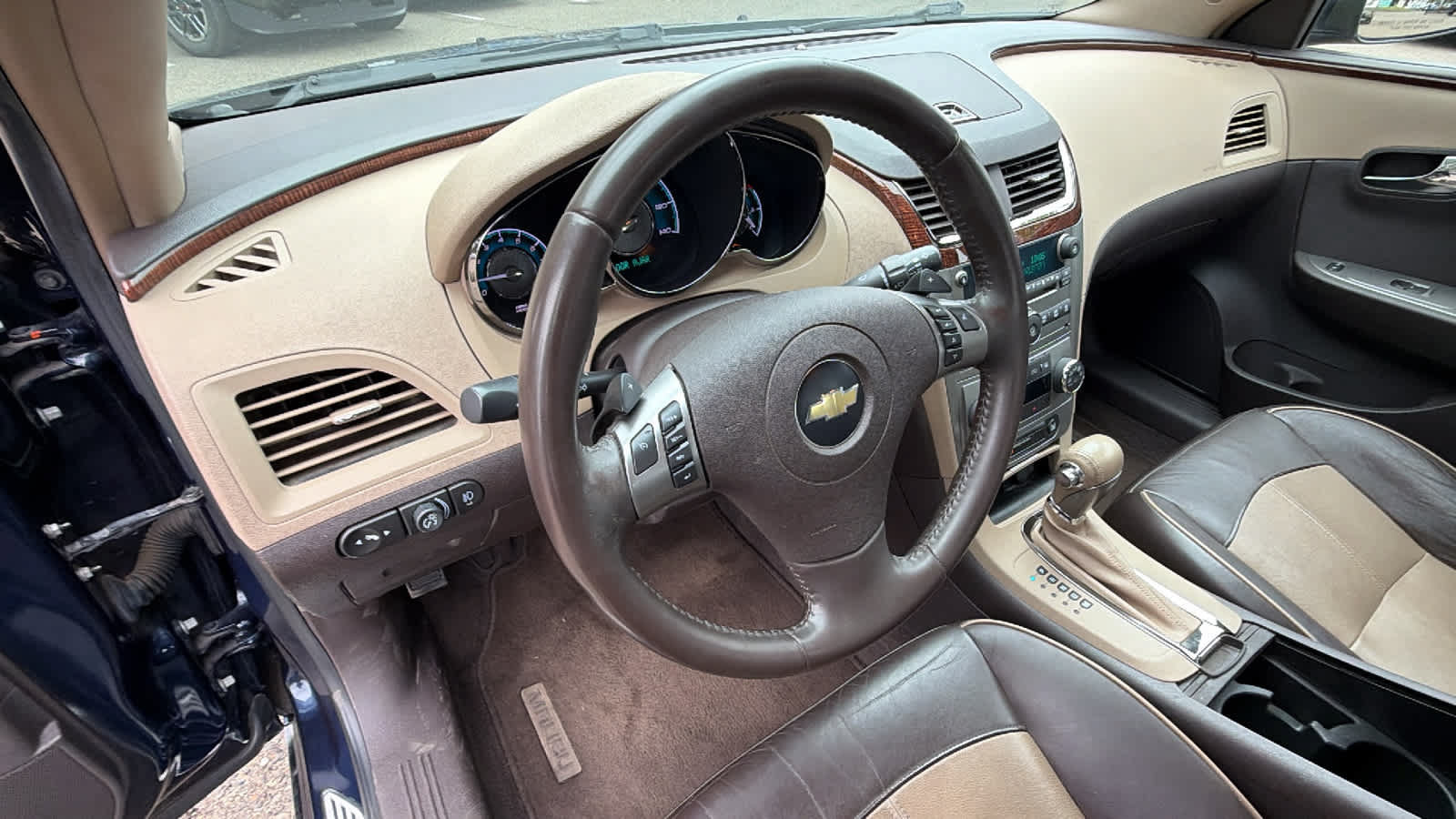Used 2008 Chevrolet Malibu LTZ FWD image 10