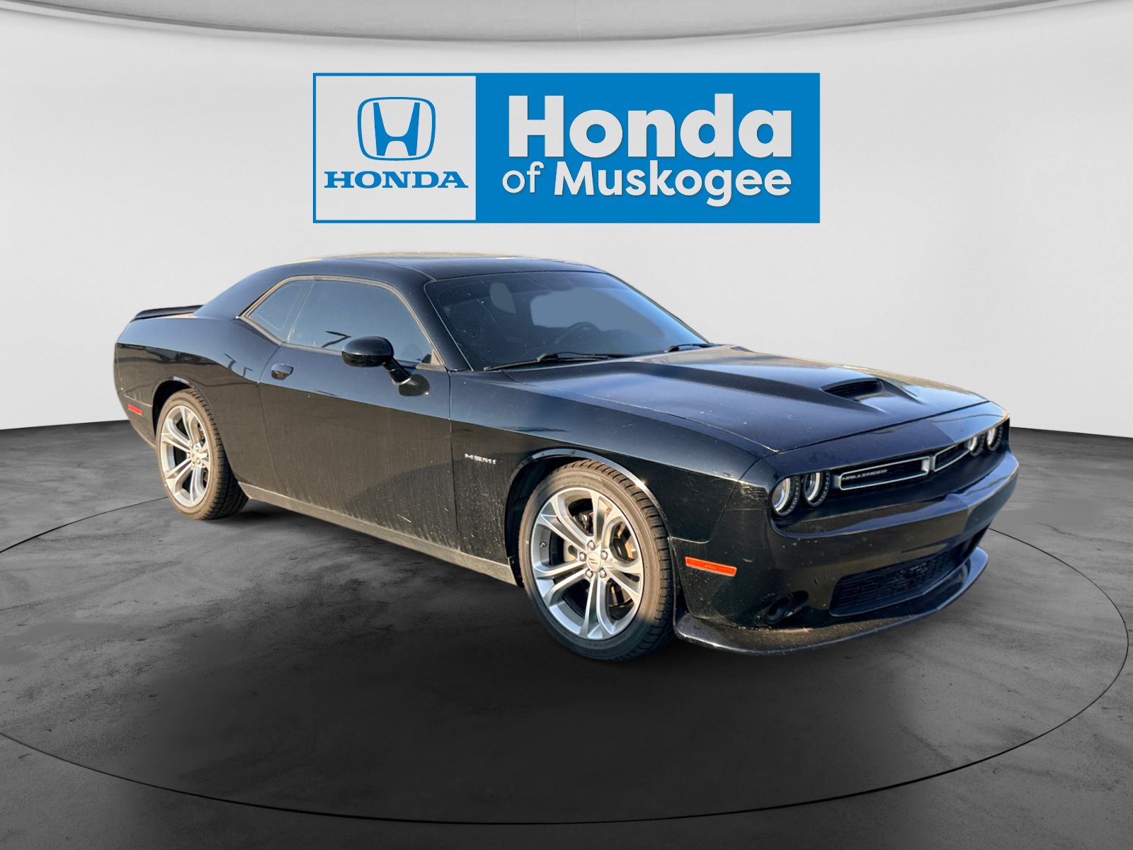 Used 2022 Dodge Challenger R/T RWD image 3