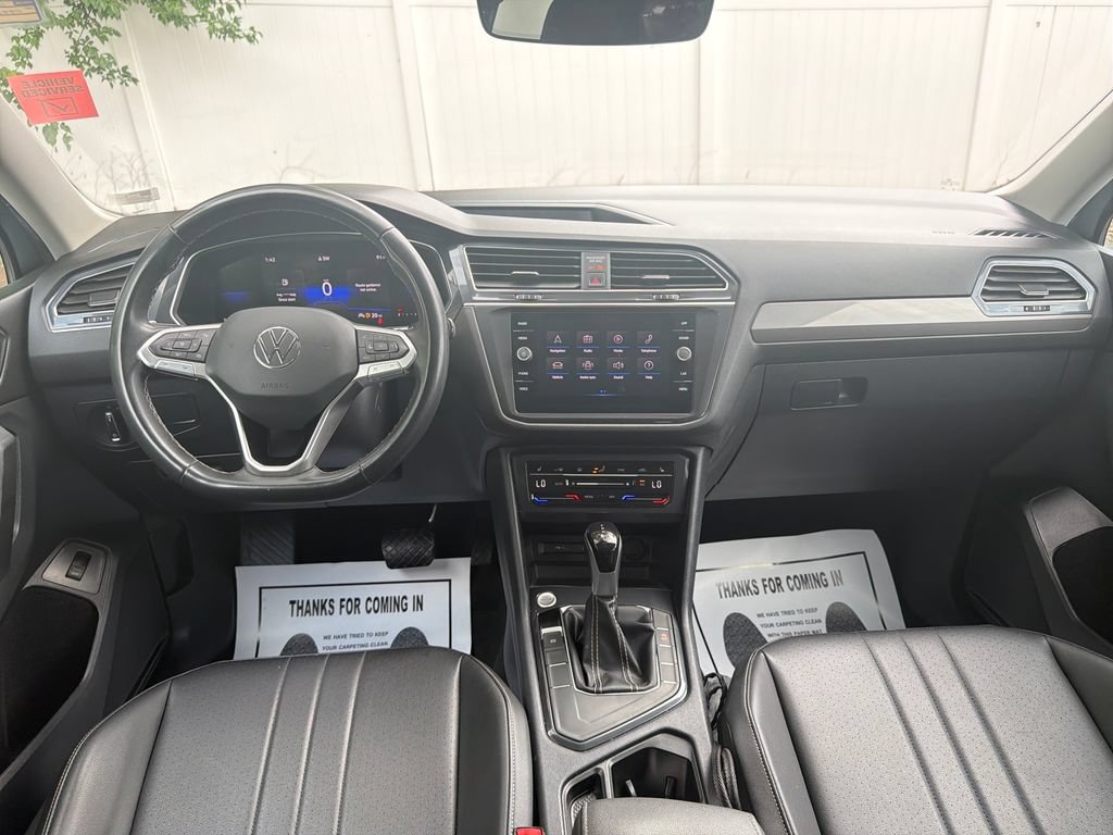 Used 2023 Volkswagen Tiguan SE w/ Panoramic Sunroof Package FWD image 27