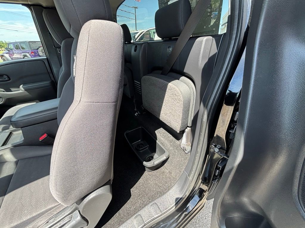 Used 2022 Nissan Frontier S RWD image 10