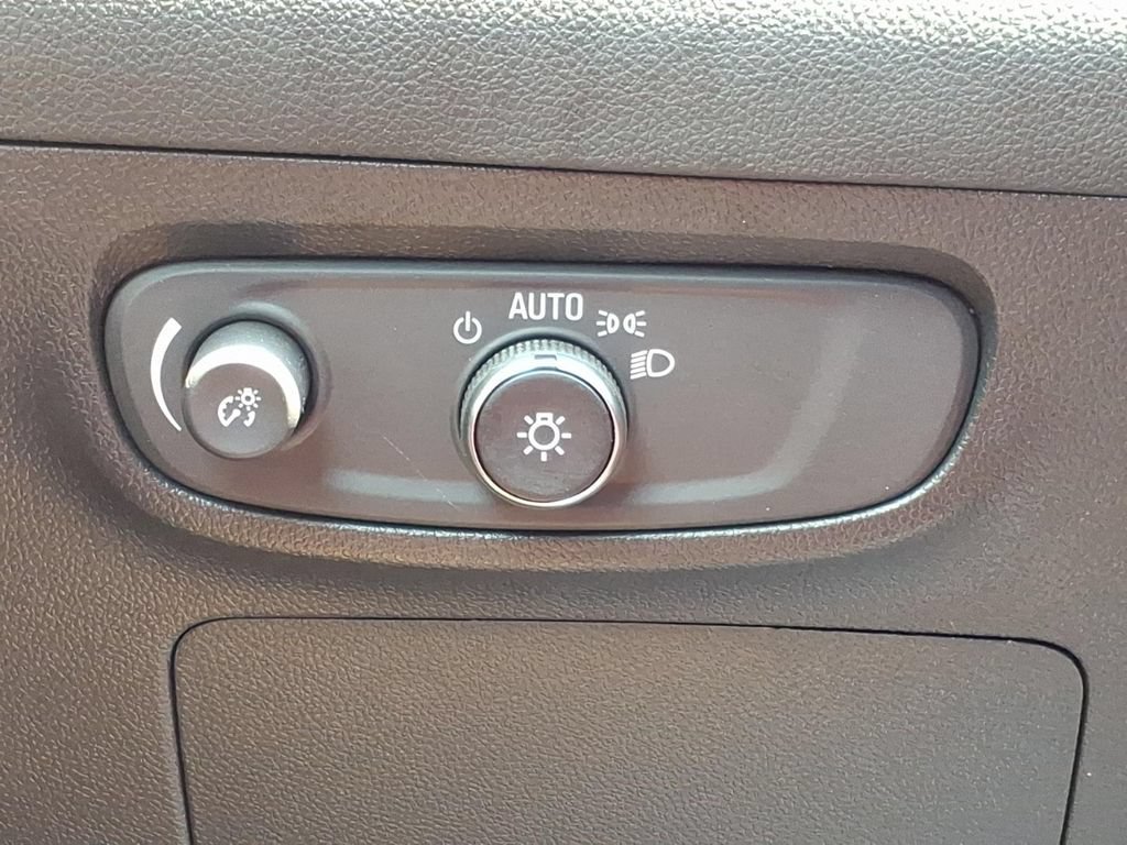 Used 2024 Buick Encore GX Avenir w/ Avenir Convenience Package FWD image 16