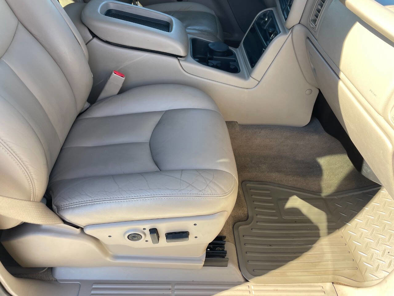 Used 2005 GMC Sierra 3500 SLT w/ Heavy-Duty Power Package image 33