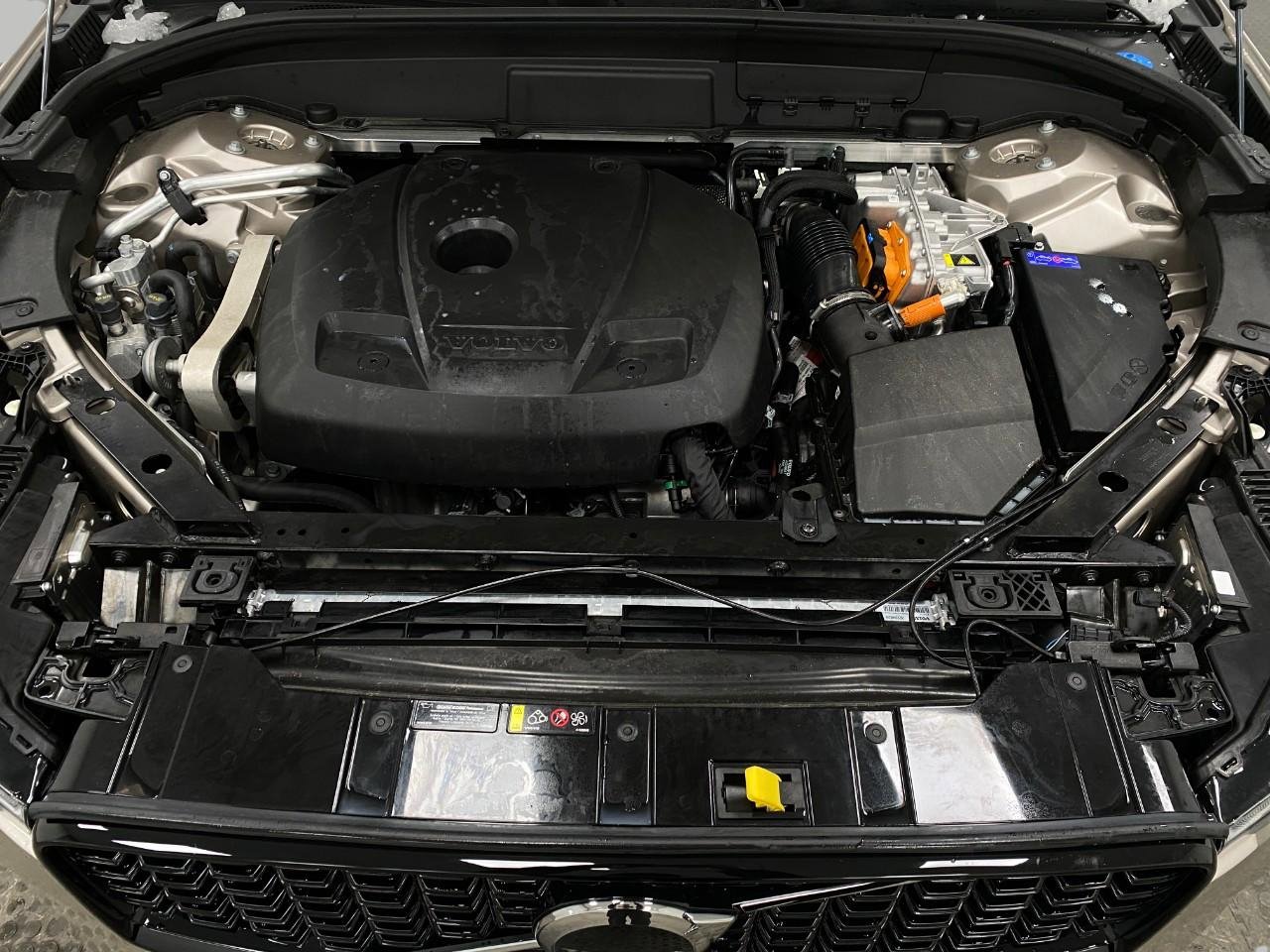 Used 2024 Volvo XC60 T8 Plus w/ Climate Package image 11