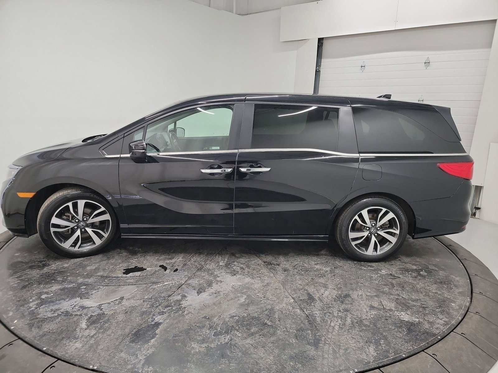 Used 2023 Honda Odyssey Touring image 4