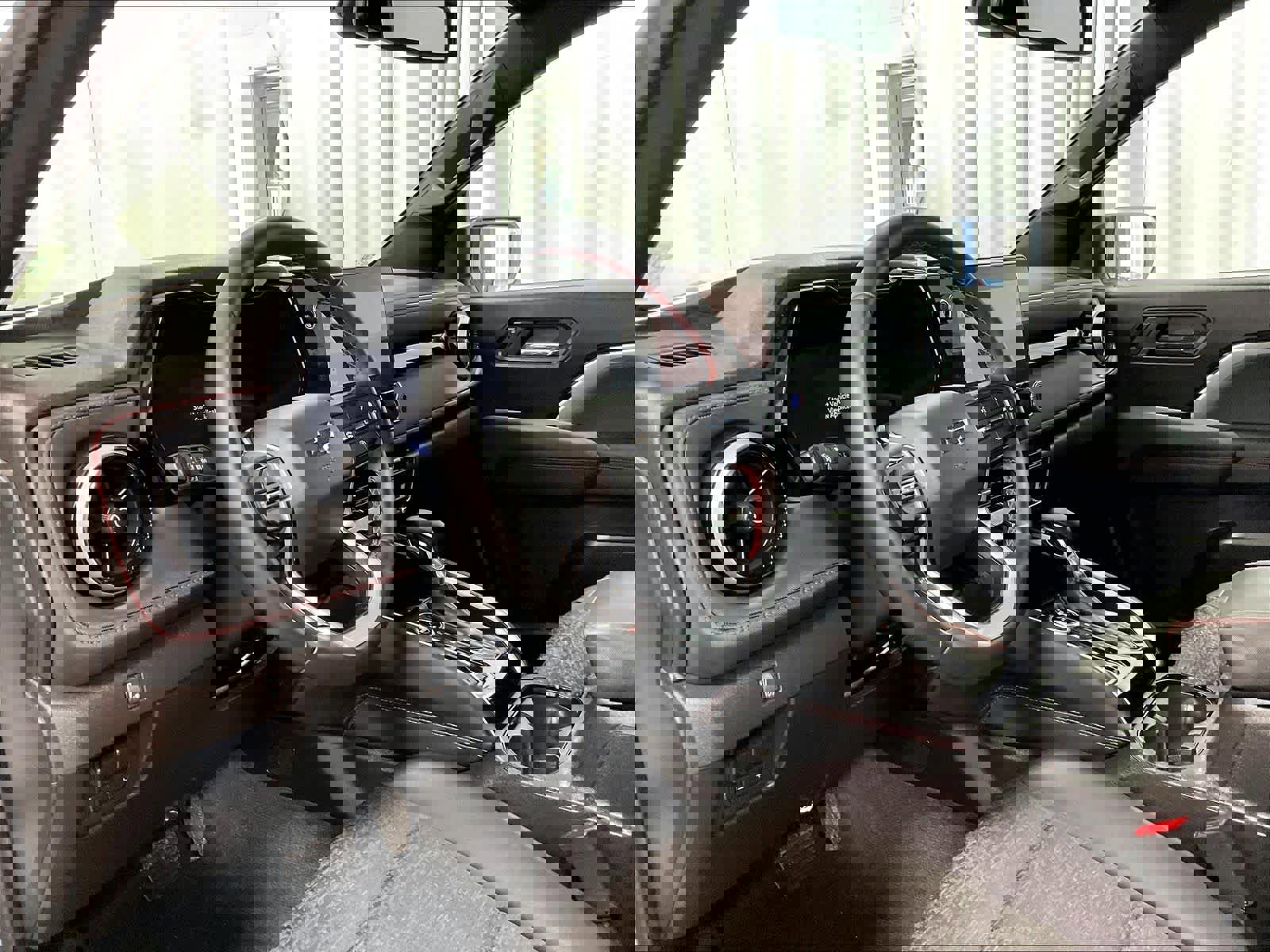 Used 2024 Chevrolet Colorado Z71 w/ Z71 Convenience Package 2 image 8