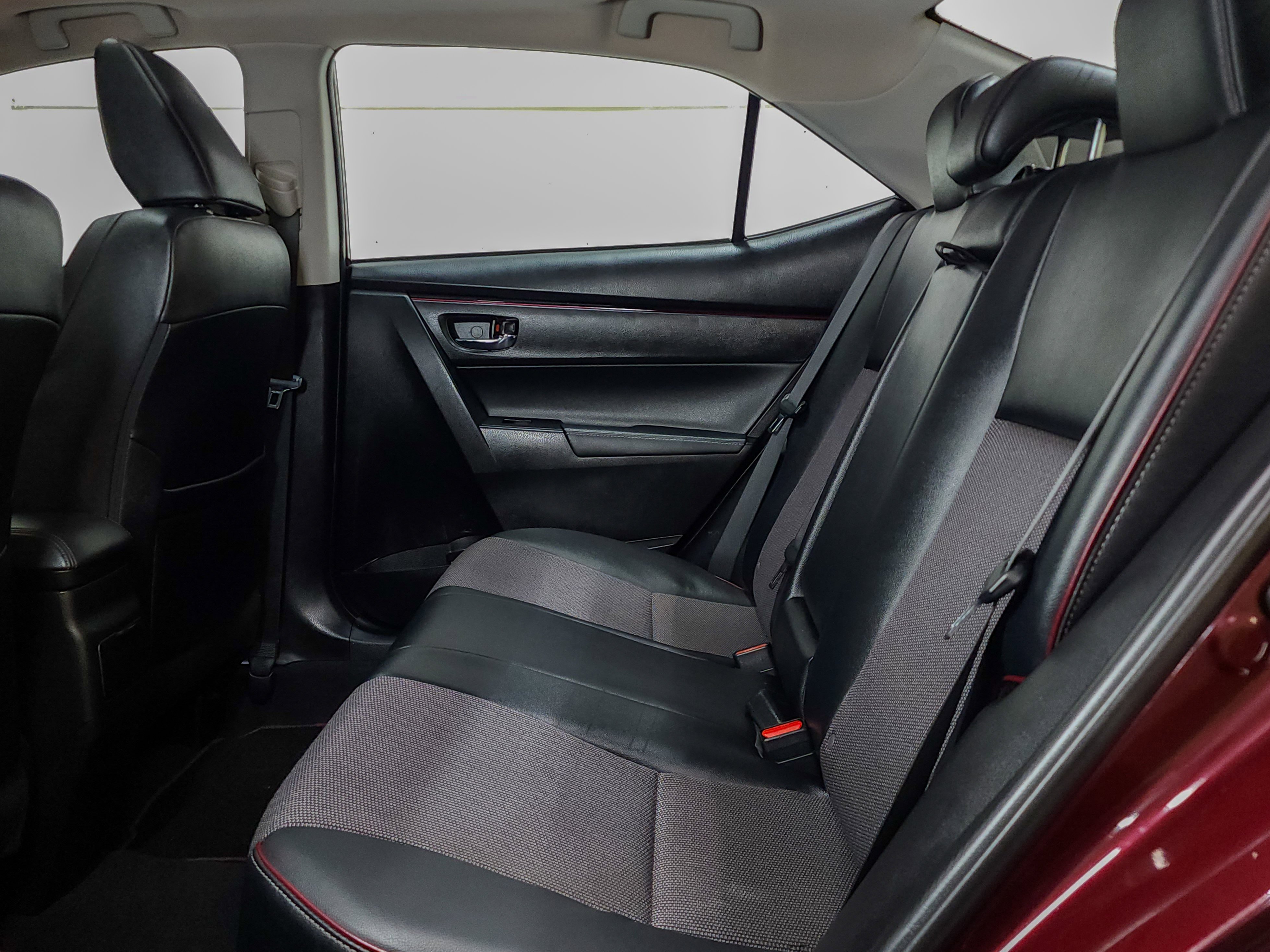 Used 2017 Toyota Corolla SE 50th Anniversary FWD image 38