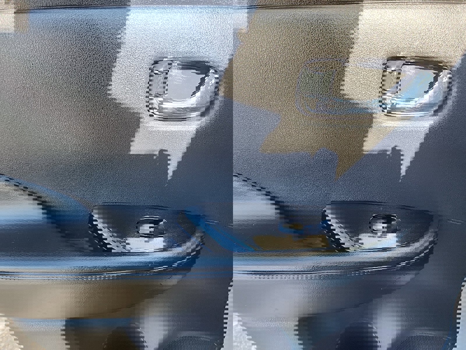 Used 2015 Nissan Leaf SL w/ Premium Package image 27