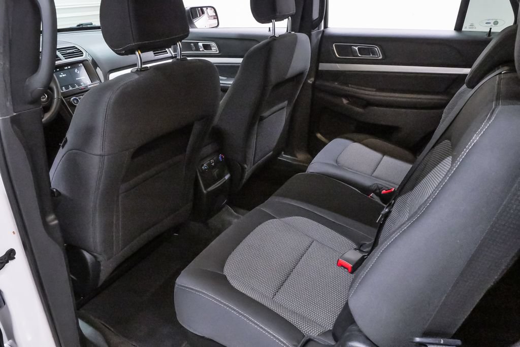 Used 2017 Ford Explorer XLT w/ Equipment Group 201A FWD image 9