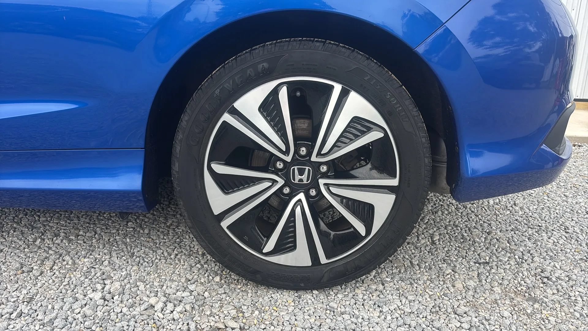 Used 2017 Honda Civic EX-T image 2