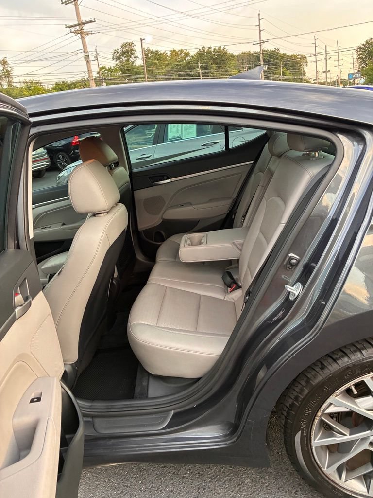 Used 2020 Hyundai Elantra Limited FWD image 22