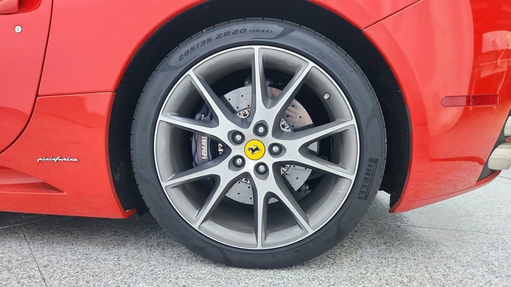 Used 2014 Ferrari California image 14