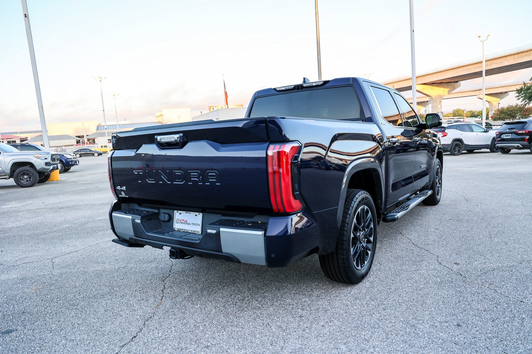 Used 2023 Toyota Tundra Limited AWD/4WD image 8