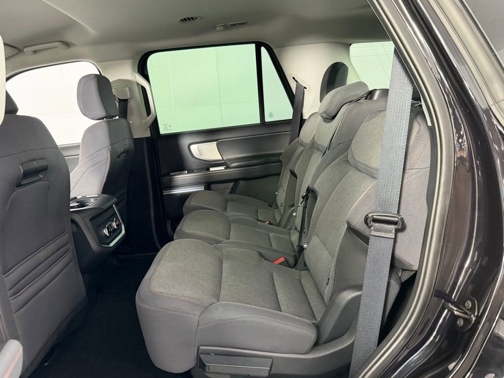 Used 2025 Ford Expedition Active image 24