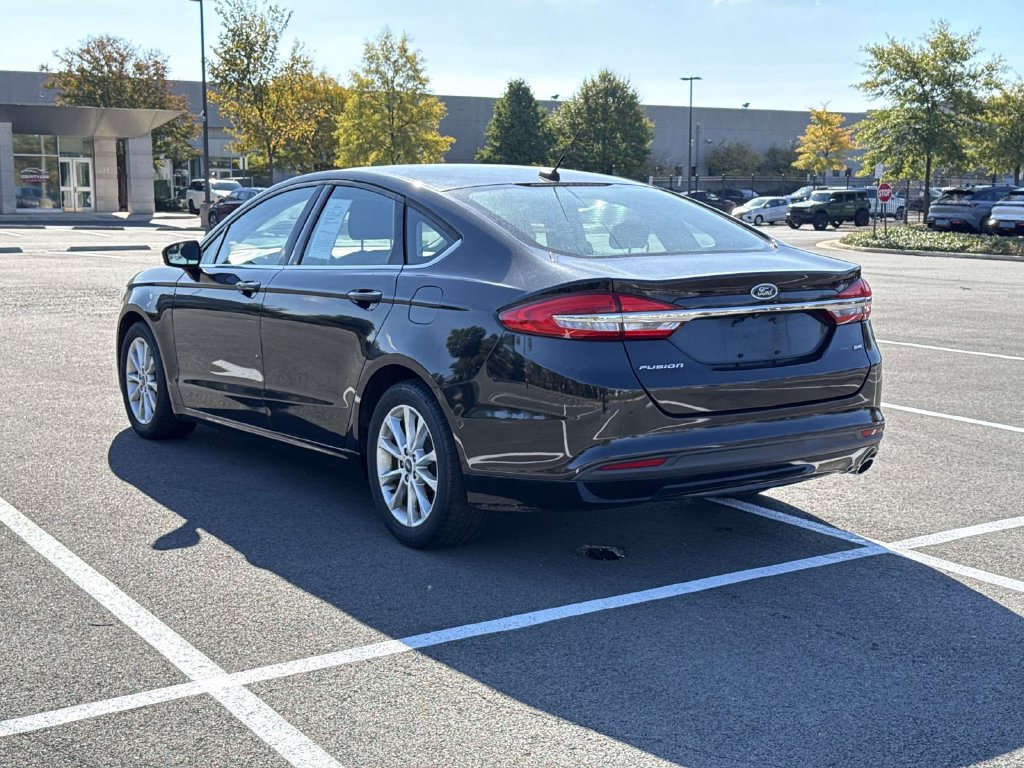 Used 2017 Ford Fusion SE FWD image 21