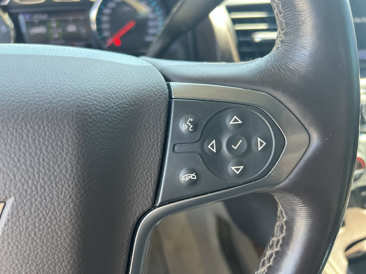 Used 2018 Chevrolet Suburban Premier AWD/4WD image 20