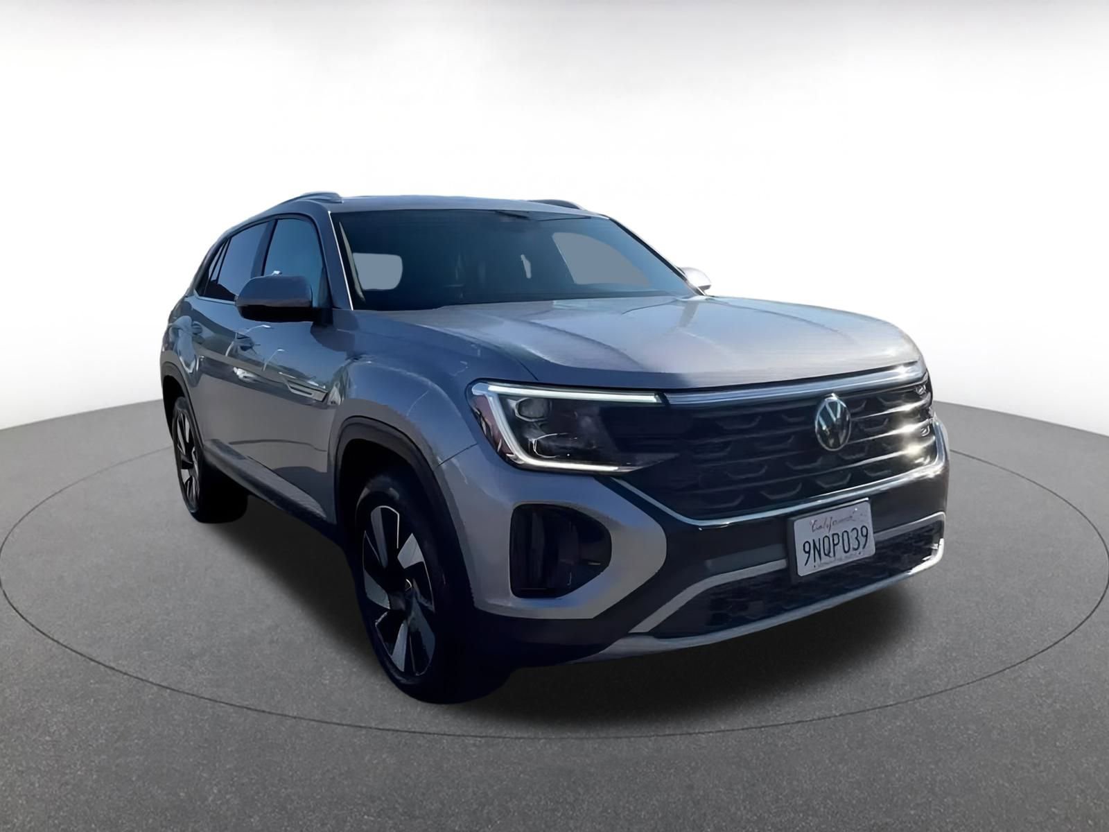 Used 2025 Volkswagen Atlas Cross Sport SE image 3