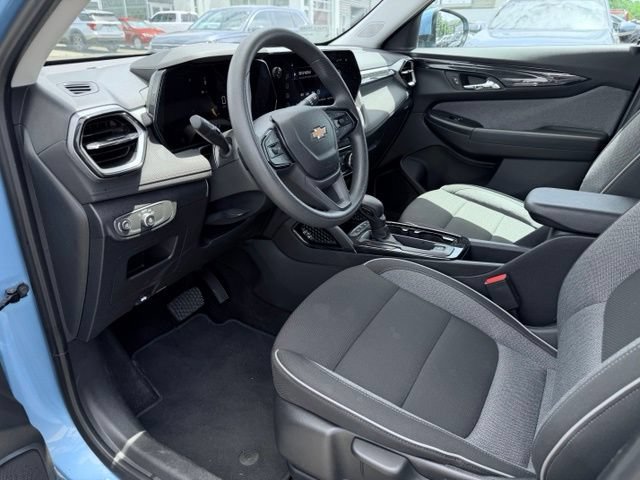 Used 2025 Chevrolet TrailBlazer LT AWD/4WD image 17