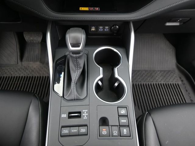 Used 2026 Toyota Highlander XLE image 9