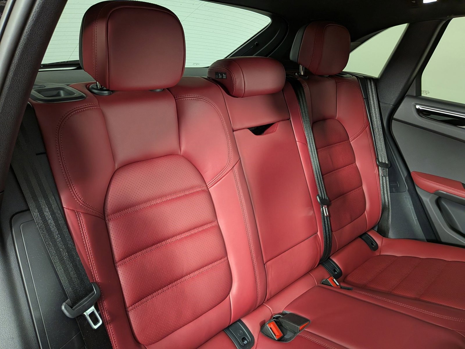 Certified 2023 Porsche Macan AWD/4WD image 24