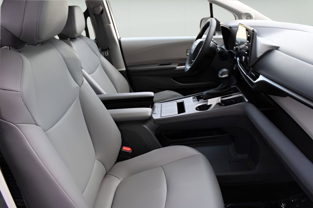 Used 2021 Toyota Sienna XLE w/ XLE Plus Package FWD image 23