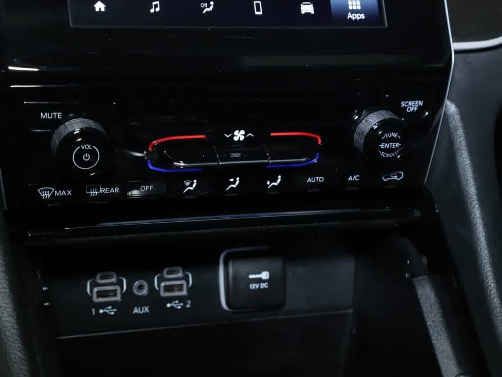 Used 2023 Jeep Grand Cherokee Laredo AWD/4WD image 27