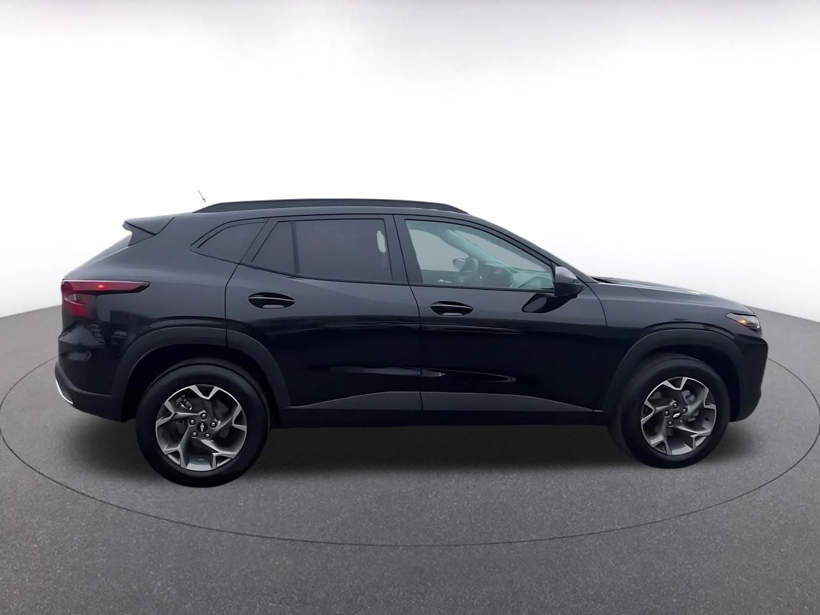 Used 2025 Chevrolet Trax LT image 16