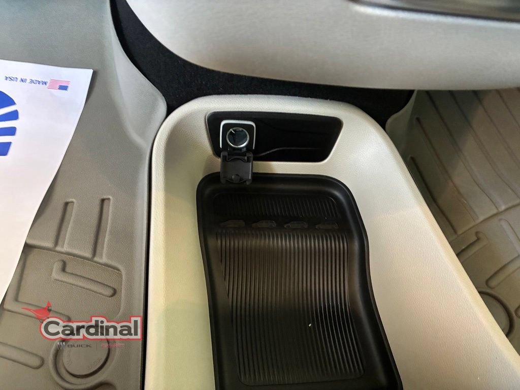 Used 2023 Chrysler Pacifica Touring-L w/ Uconnect Theater Family Group AWD/4WD image 8