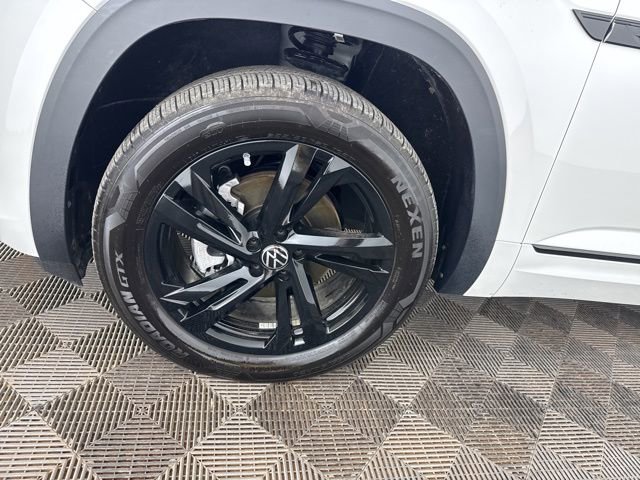Used 2025 Volkswagen Atlas Cross Sport SEL R-Line image 27
