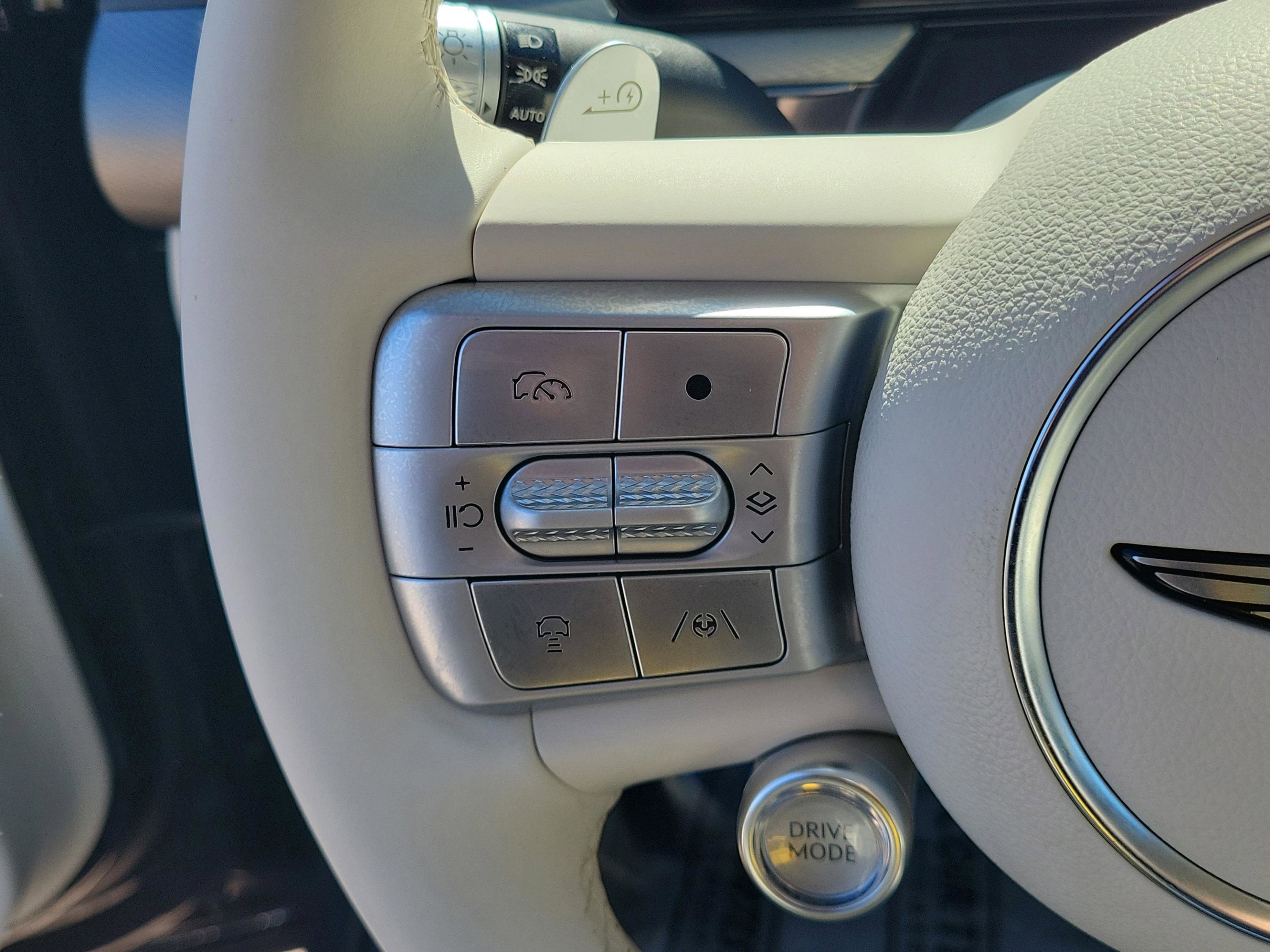 Used 2024 Genesis GV60 RWD image 30