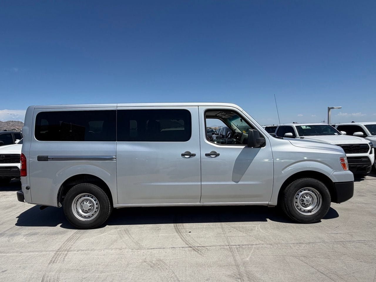 Used 2018 Nissan NV 3500 S RWD image 3