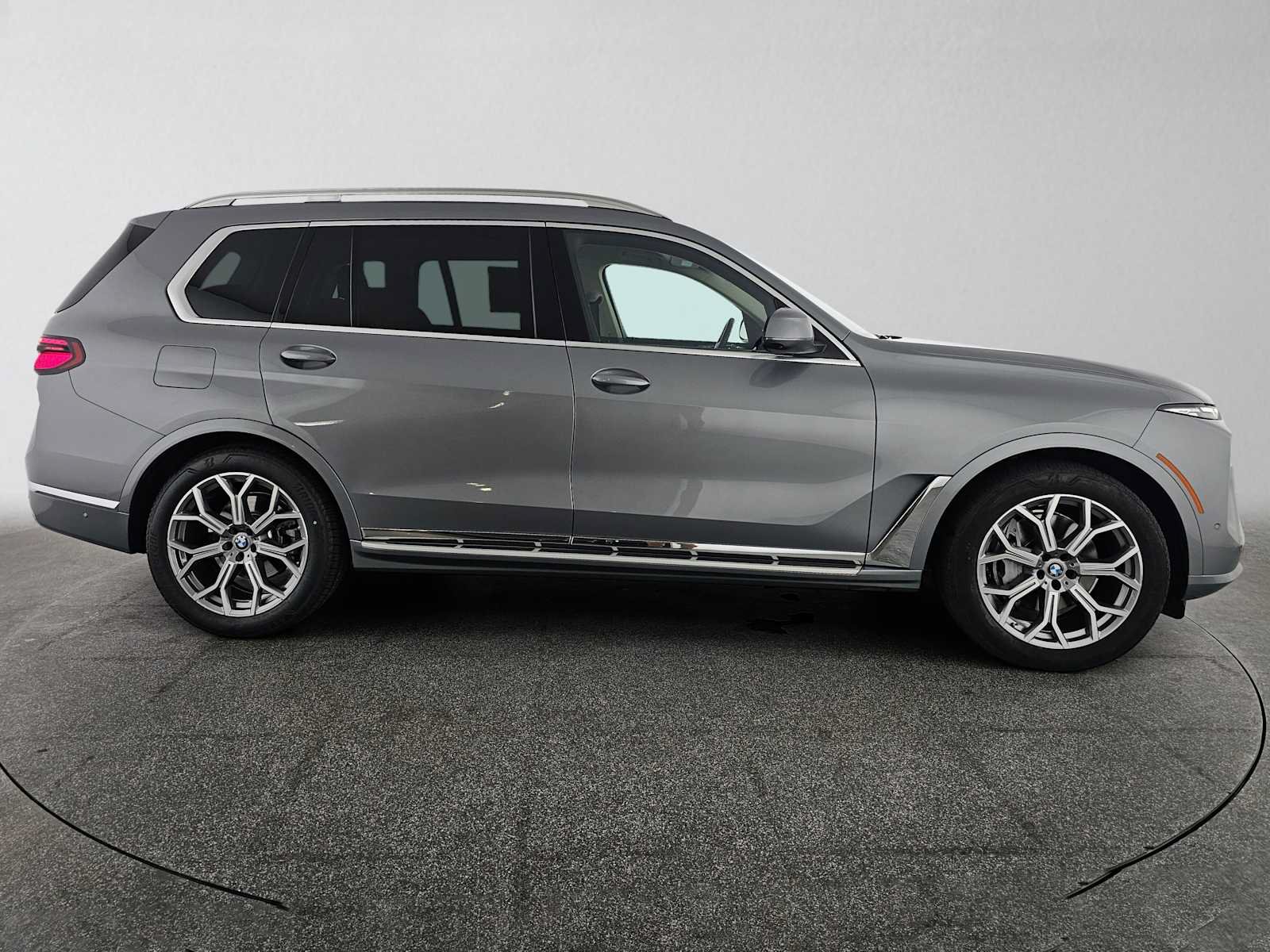 Used 2025 BMW X7 xDrive40i AWD/4WD image 2