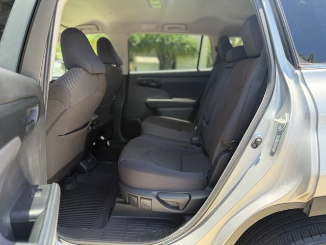 Used 2023 Toyota Highlander Limited FWD image 11