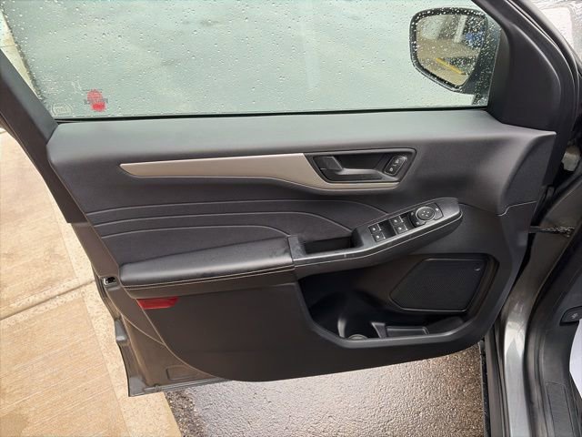 Used 2022 Ford Escape SE w/ Cold Weather Package image 10