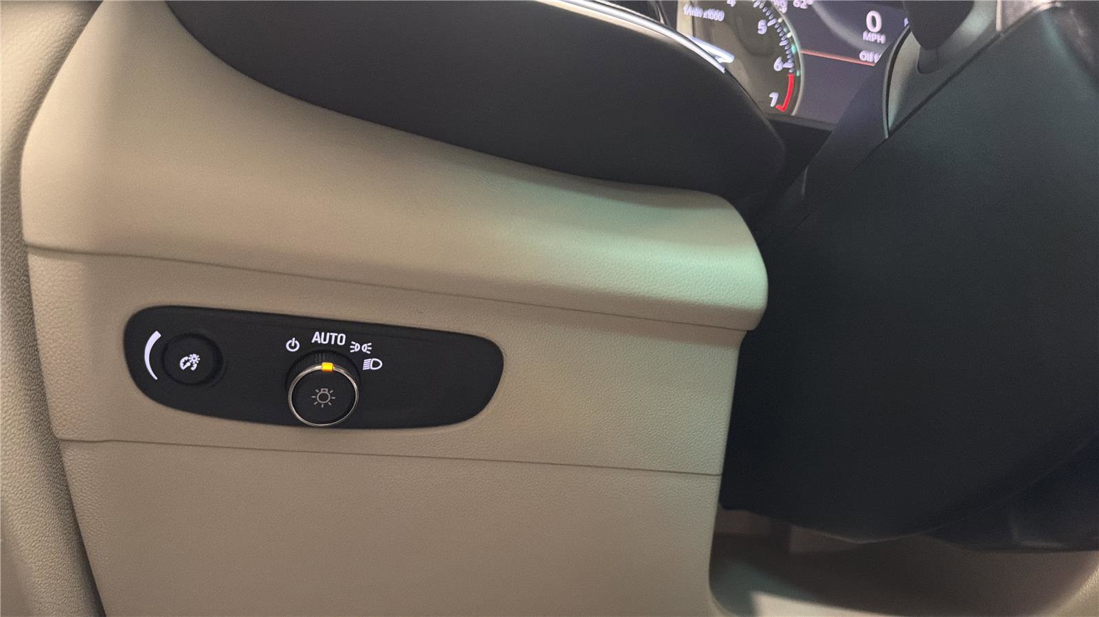 Used 2023 Buick Envision Essence image 13