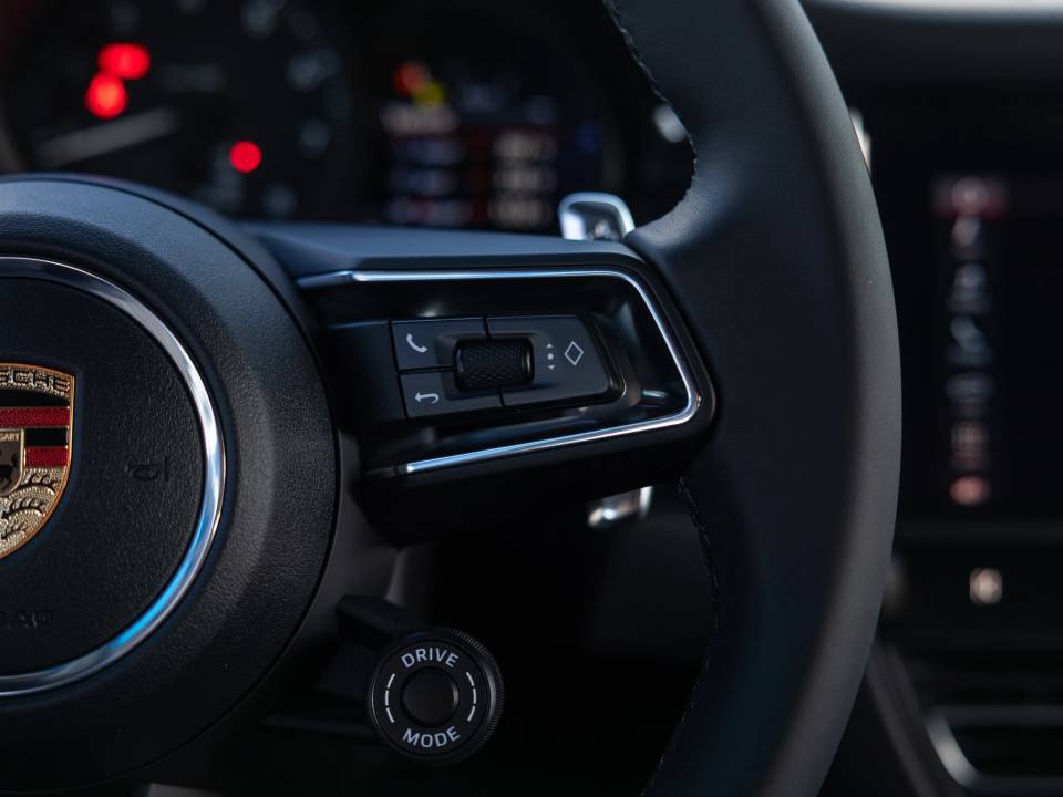 Certified 2026 Porsche Macan AWD/4WD image 41