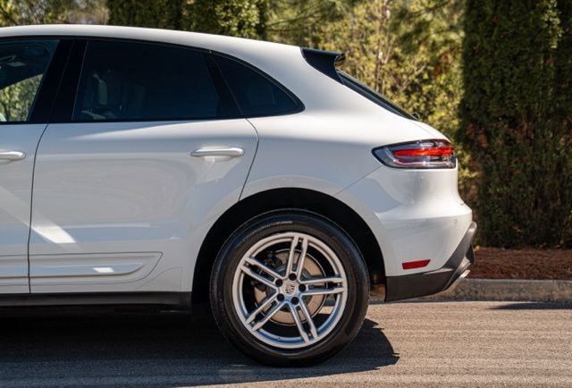 Used 2024 Porsche Macan T w/ Premium Plus Package image 9