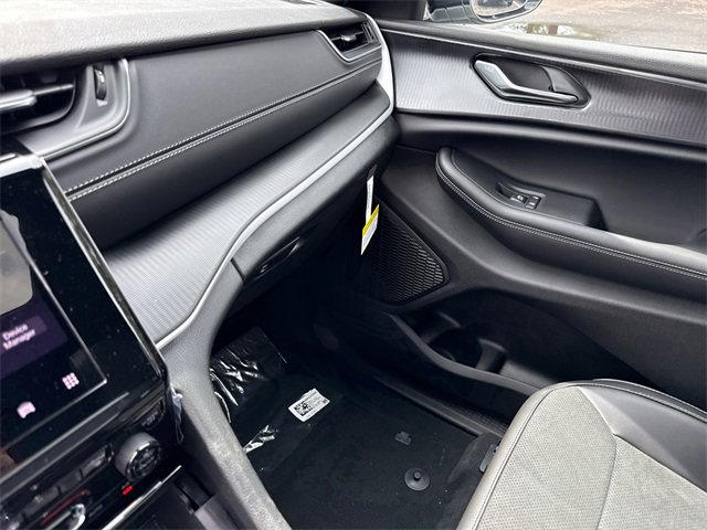New 2025 Jeep Grand Cherokee L Altitude image 25