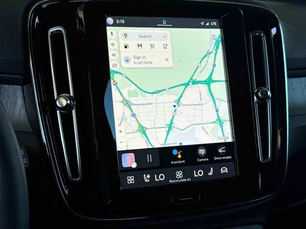 Certified 2025 Volvo XC40 B5 Plus image 18