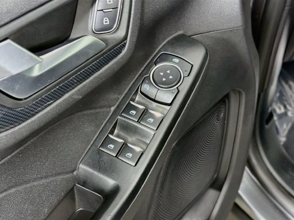 Used 2025 Ford Escape ST-Line FWD image 17